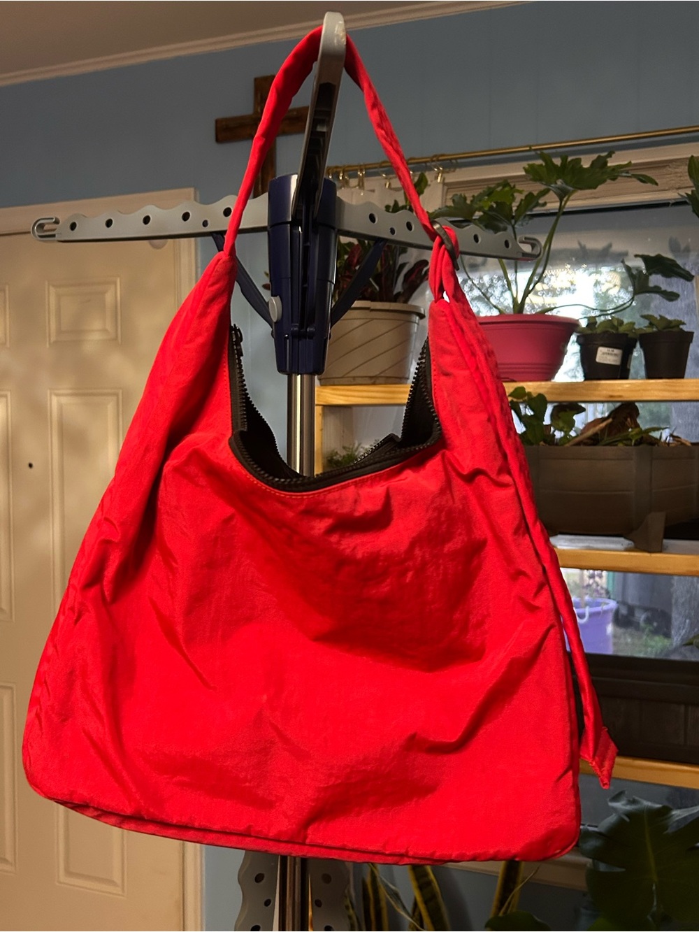 BAGGU Red Shoulder Bag in Bold Solid Color